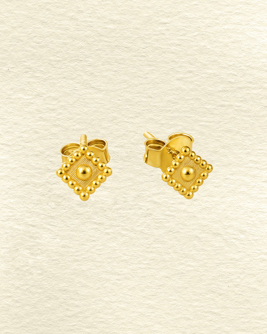 Lara Studs